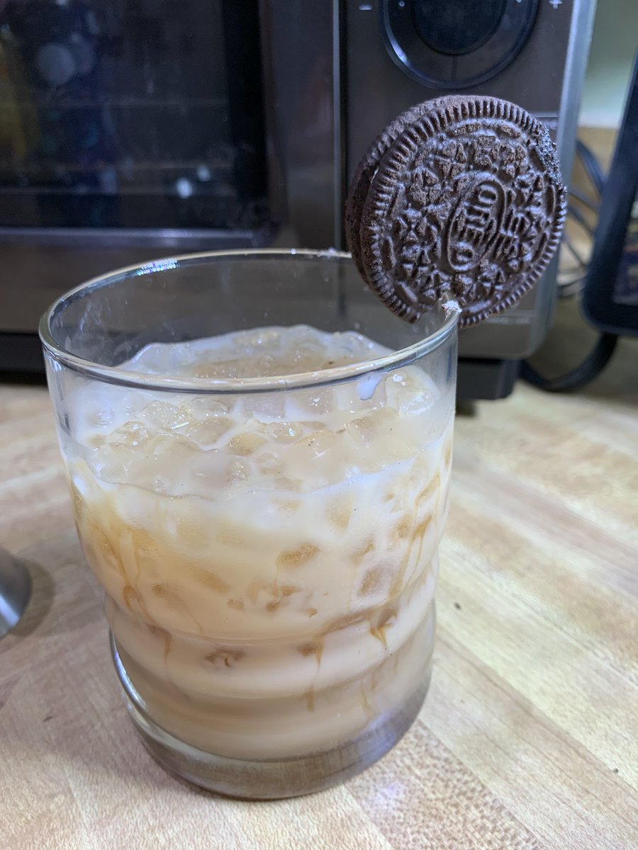 How to properly garnish a White Russian. My genius has no limits.