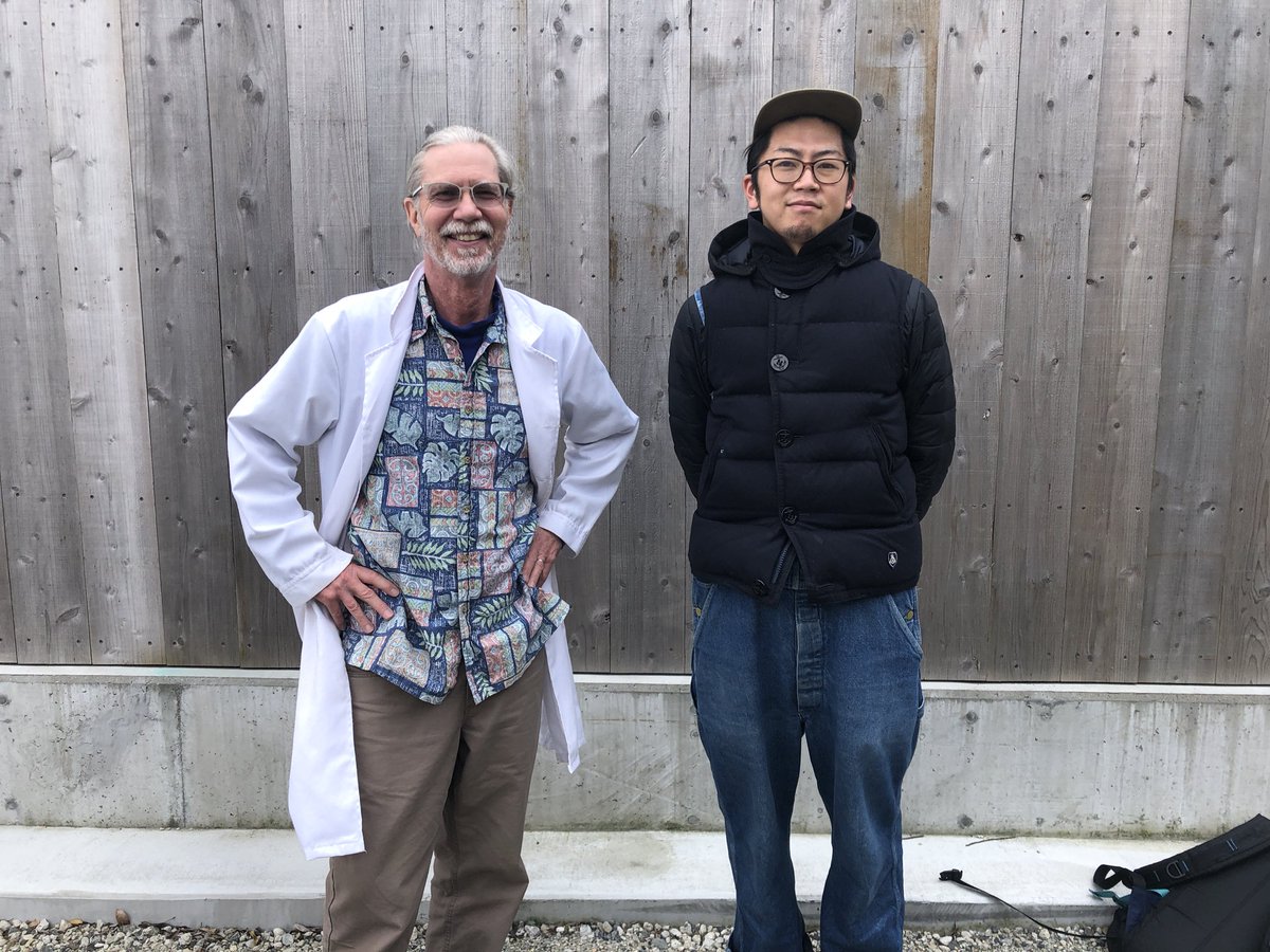 yuki_the_brewer's tweet image. スコットさんはいつも変わらず、おはよーございまーすの挨拶と、完璧な笑顔と、美味しいオレンジチョコのビスケットで出迎えてくれます。

モルトショップの在庫も今回のセールですっからかん。
人徳以上の言葉が見つかりません。7月にお祝いしましょう。

#TheMaltShop
#EverythingIsOK