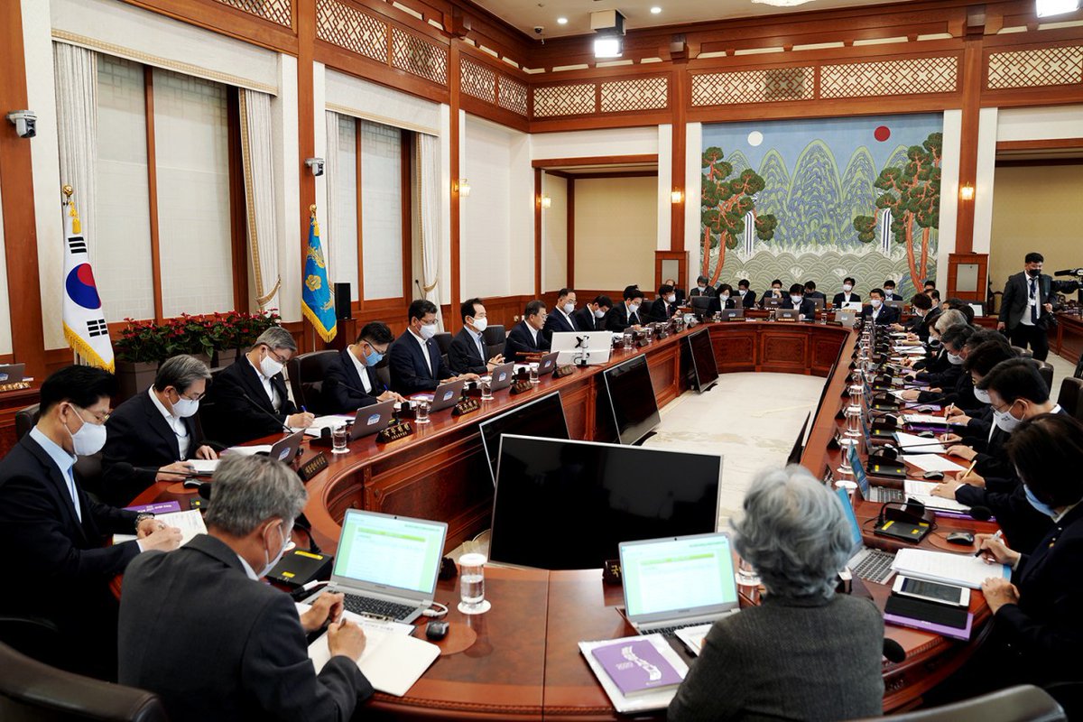 <제22회 국무회의>

우리 국민의 저력을 믿고, 자신감을 갖고 
위기 극복과 새로운 기회 창출에서 
세계의 모범이 되는 선도국가의 
길을 개척해 나갑시다.

www1.president.go.kr/articles/8556