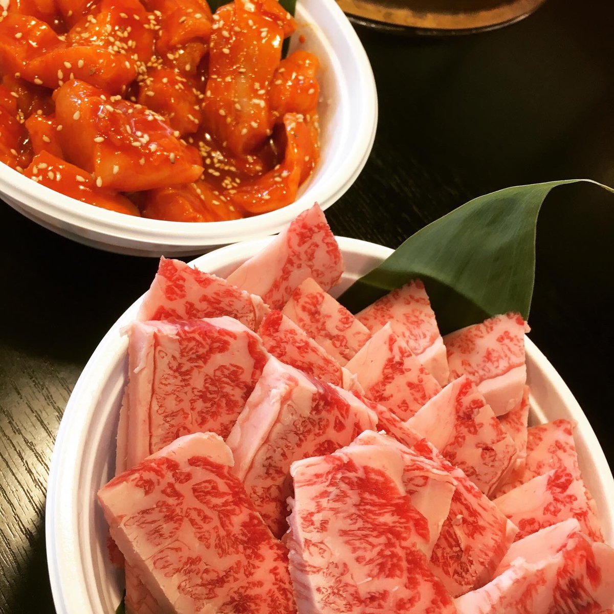 焼肉椿苑 على تويتر 実はまるさん今日は誕生日です 今日はお気に入りの肉のみのテイクアウトが入りました お誕生日にあげるプレゼントだそうです 自分と一緒の誕生日なんで カルビいい所つけちゃいました なんか嬉しくなっちゃって 焼肉 群馬県 太田 椿
