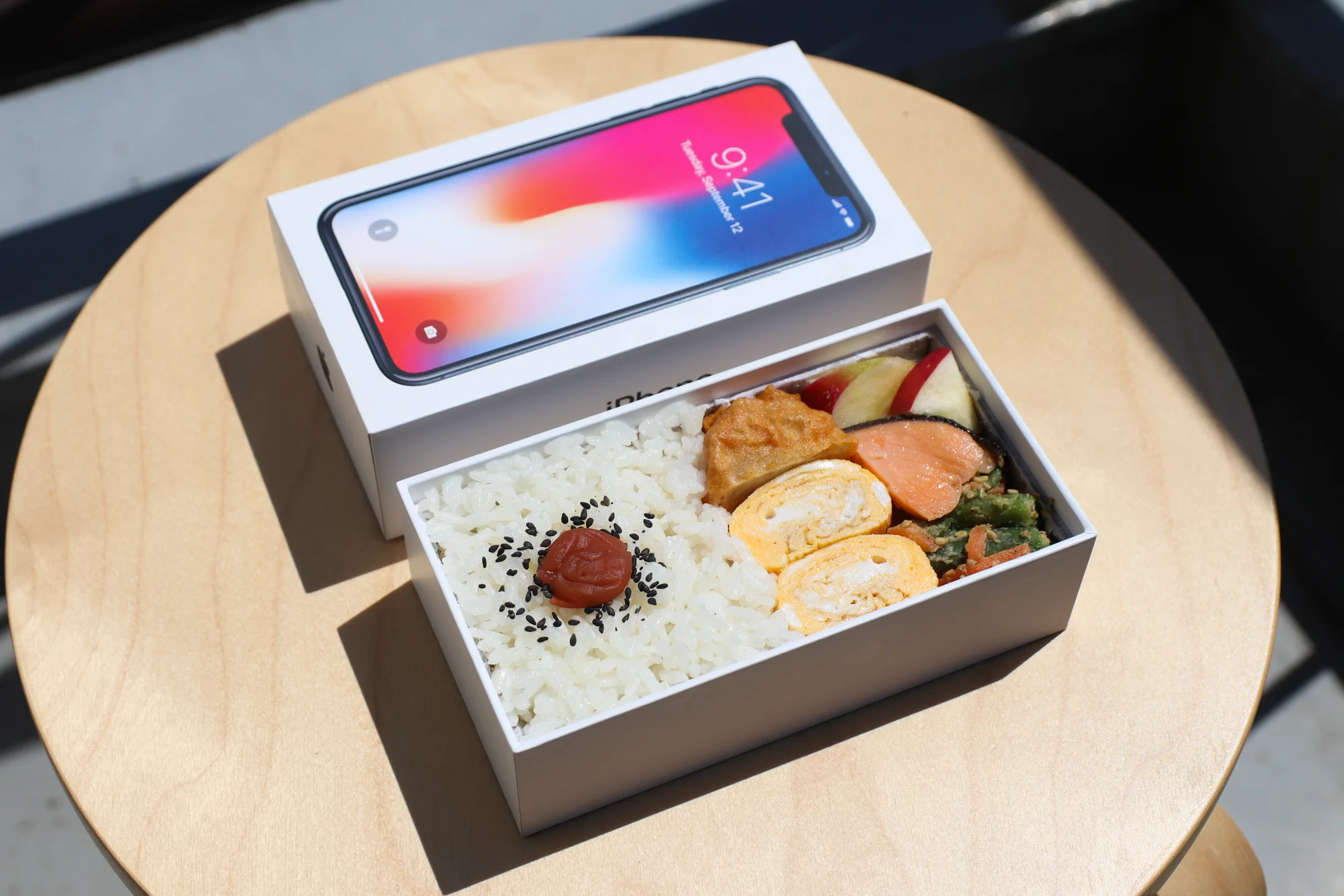 アイフォンの箱にお弁当を詰めてみたらあらぴったり