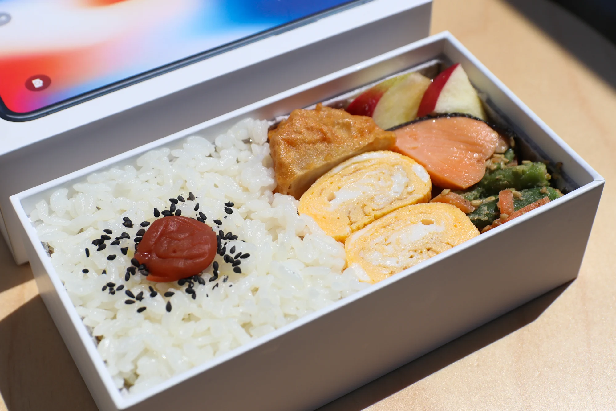 アイフォンの箱にお弁当を詰めてみたらあらぴったり