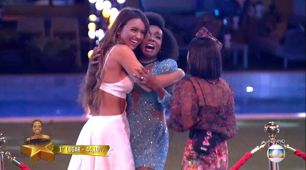 nasabestt's tweet photo. tenho certeza que as meninas ficaram felizes demais pela thelma, quando o tiago falou pra ela subir no podia, as duas falaram, BRILHA THELMINHA, melhor final sem dúvidas! #BBB20 https://t.co/IRYPhQOyNo