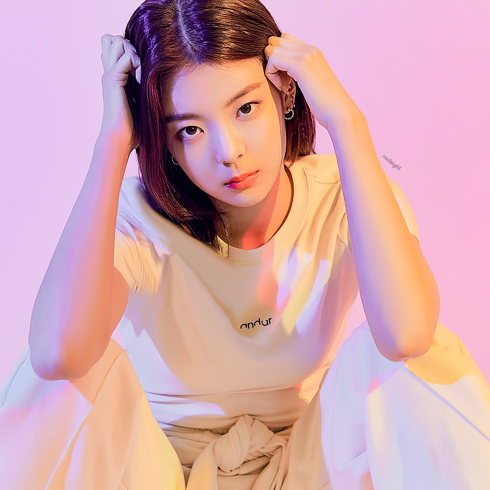 #ITZY #리아

📎 bit.ly/3eWqRJ4
📎 bit.ly/2KFcF9o

단발 넘 잘 어울려..🥺