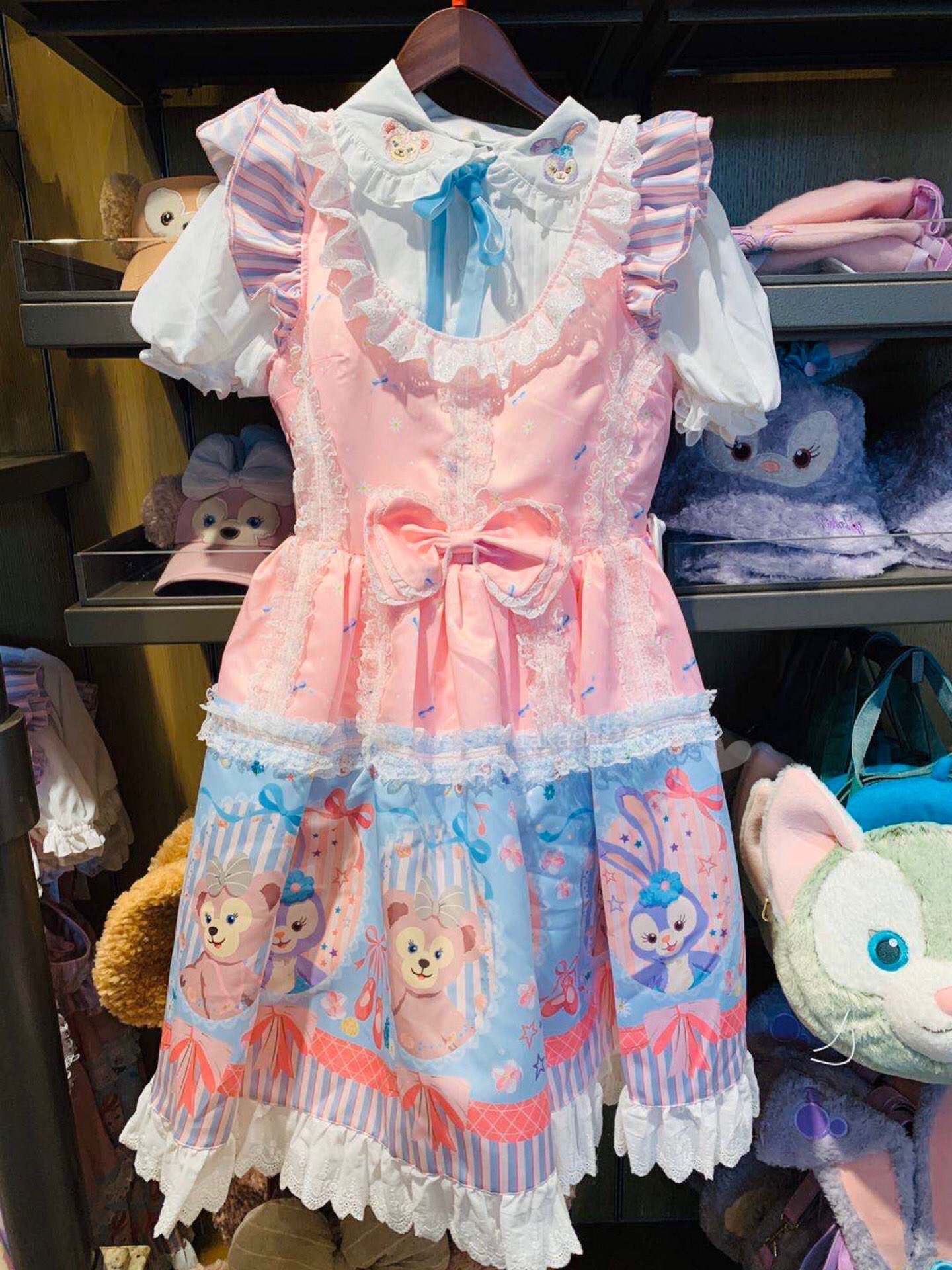 上海ディズニーグッズ紹介アカウント 上海ディズニーからメイちゃん ルーちゃんのセットアップが新発売 上海のディズニー ファンにはロリィタさん多いですもんね 上海ディズニー Shdl Md T Co Evudanmehi Twitter