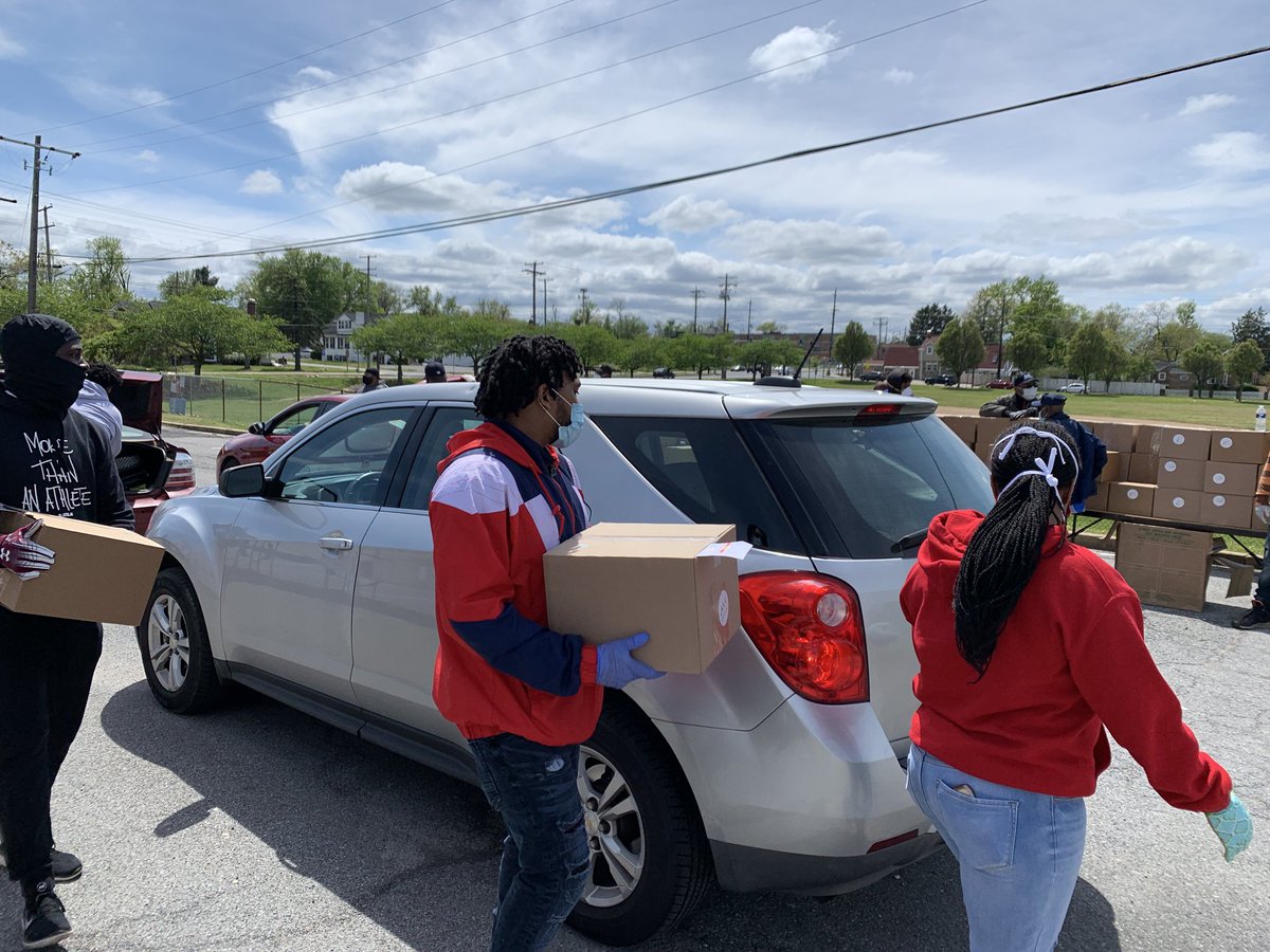 SuitlandHigh1's tweet image. Thank you to @pgcps #PGCPSPartner #communitypartner @GammaPiQues @SPChurch_Online and 
@GalileeWED for serving our community with Grab and Go on 4/25/2020. We appreciate you! ❤