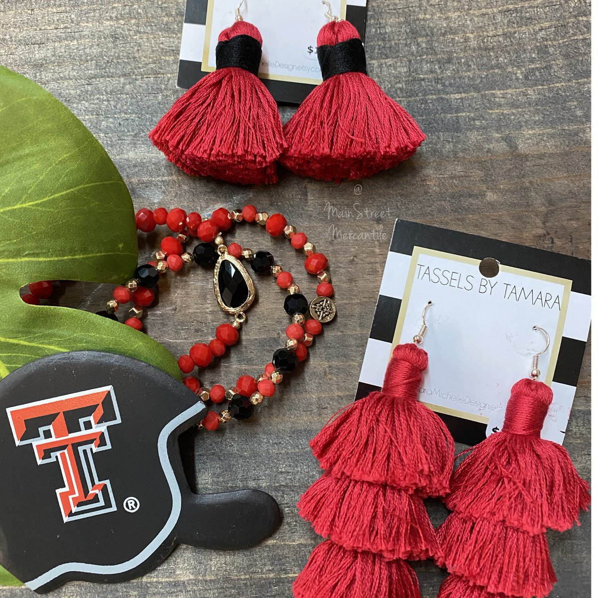 MainStreetHondo's tweet photo. Make your favorite senior smile with these sets!🎓#graduation #grad #graduate #texastech #aggiepride #giftideas #ShopGreatGifts #HondoTx #mSmHondo https://t.co/i14fjDrMNi