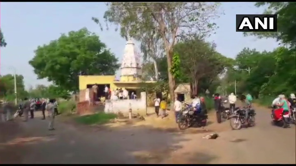 ANINewsUP's tweet photo. Bodies of two priests found at a temple in Bulandshahr. Police investigation underway. Post-mortem reports awaited. https://t.co/SsH7hMrrSv