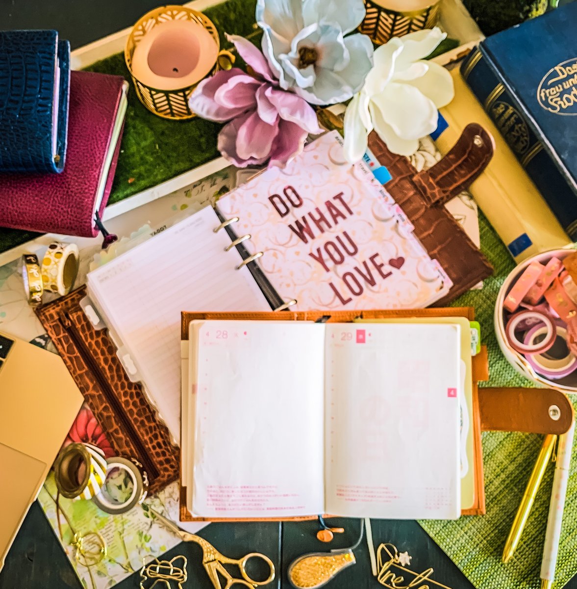 pretty_planning's tweet photo. Turning the page to a clean start each day...  

#planneraddict #plannerlove #plannergirl #plannercommunity #planning #bulletjournal #stationery #planner  #gilliofirenze #gilliocompagna  #plannerlife  #gillio #gillionaire #gillioappunto #personalwiderings #a6planner #hobonichi https://t.co/AyUapAgaKh