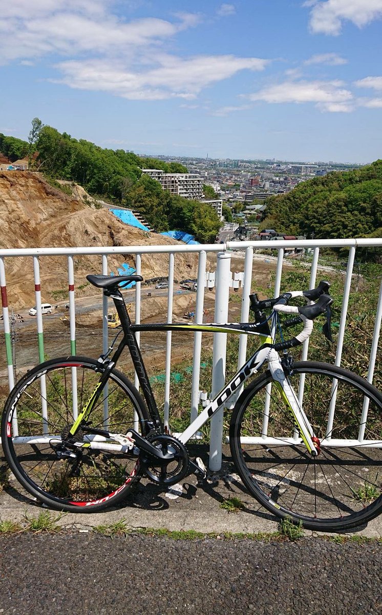 LOOK_seiya's tweet photo. LOOK 乗ってる方( 'ω')/ ノ!

コメント欄にLOOK載せちゃって下さい
ぜひ……フォローしたいです“〇|￣|＿
年代物から今の代。集まらないかな…!

#LOOKを晒せ #LOOK乗りと繋がりたい
#LOOK乗りはいいね #ロードバイク https://t.co/RwALf4Q9RO