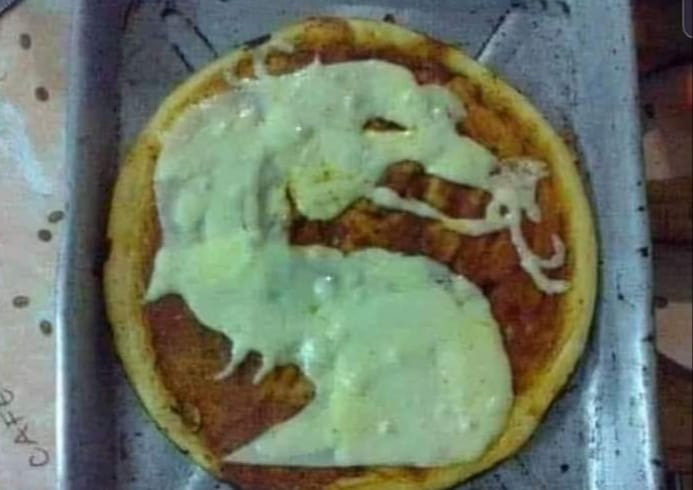 Cartelesok's tweet photo. Hago una pizza MORTAL 😋😉😂😂😂 https://t.co/4FLBF7yqxr