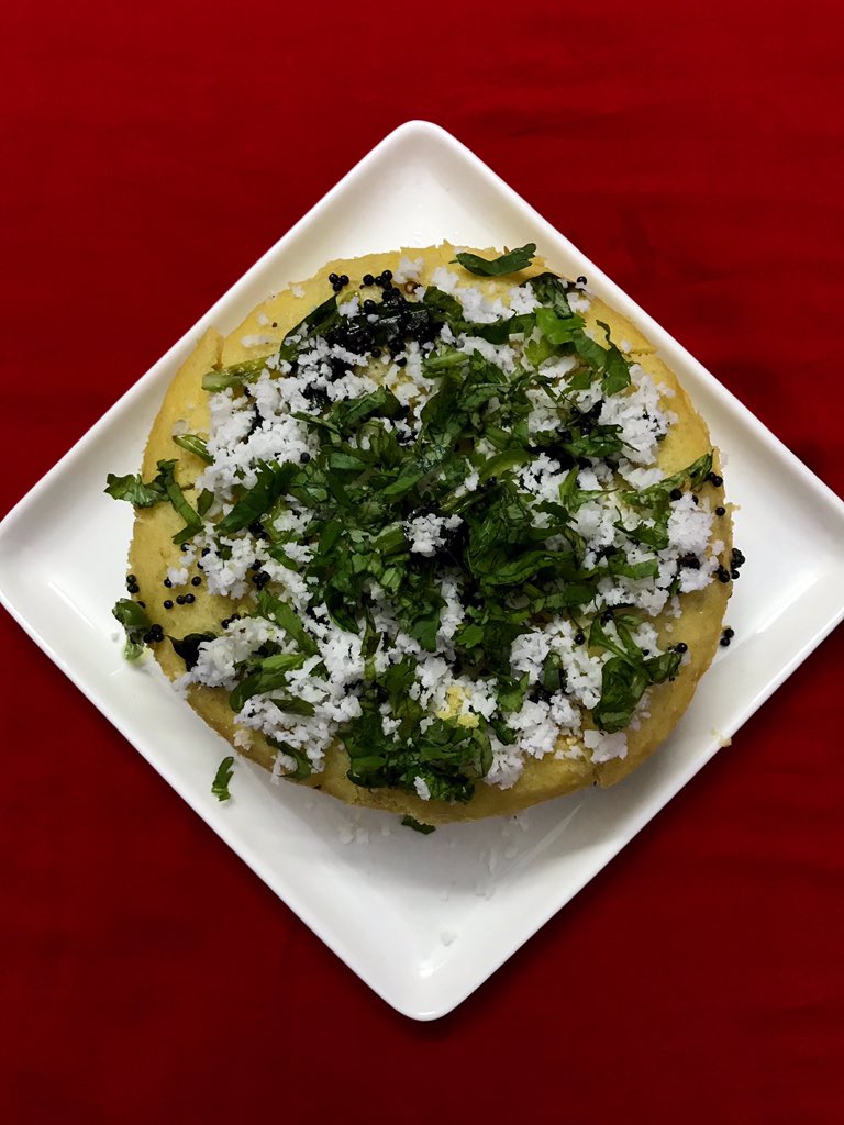 ipsitamahapatr3's tweet photo. Quarantined breakfast!
#covidcooking #breakfastscene #blogging #indianrecipe #dhokla #gujratidish https://t.co/yeAjvR8CDC