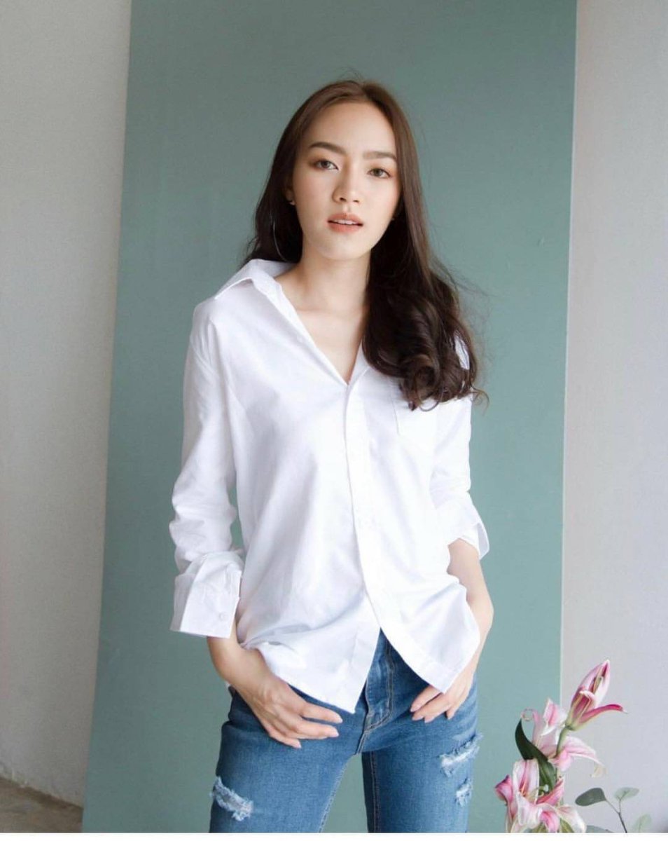 PerfectStyles6's tweet image. เซ๊กซี่เบาๆ ผ้าฝ้ายอย่างดี มีกระเป๋าข้างเดียว ผ้าใส่สบาย ไม่มี เอ้าท์ 👍🏻 เปิดไหล่ก็ได้ เปิดนมก็ดี  แขนยาว กันแดดประเทศไทยได้ดีเยี่ยม

อก32-38" ยาว 27"

🌈🌈 ราคา 280บาท 🌈🌈

#ขายของออนไลน์ #ขายเสื้อผ้า #เสื้อผ้าแฟชั่น #เสื้อผ้า #เสื้อผ้าพร้อมส่ง #เสื้อผ้ามือสองราคาถูก