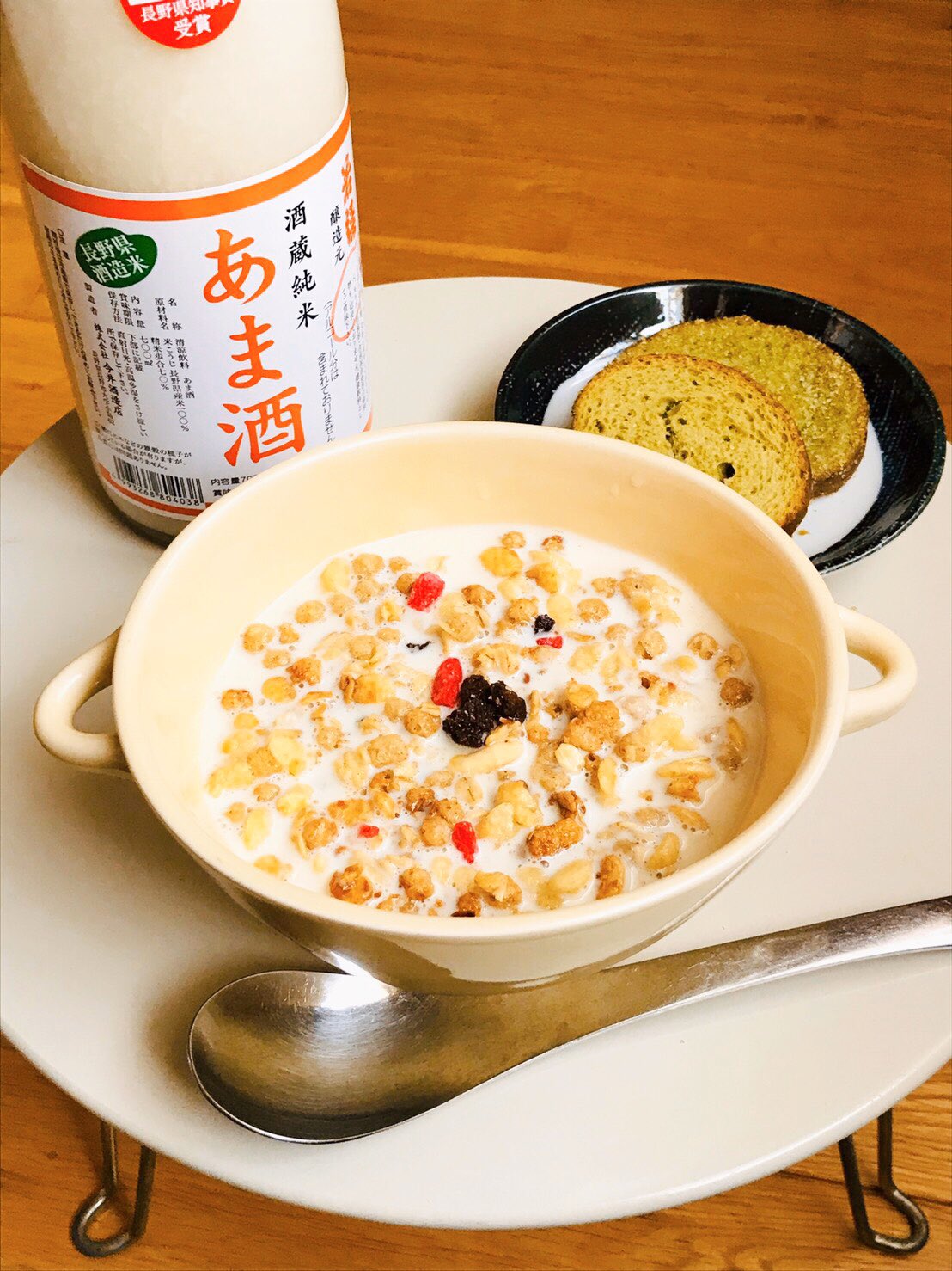 تويتر 今井酒造店 長野市の地酒 若緑 على تويتر 甘酒アレンジレシピ 今日は社員のhさんが毎朝食べているという 豆乳甘酒グラノーラのご紹介です 作り方は簡単 お好きなグラノーラに 豆乳と甘酒を3 1程度の割合で注ぐだけ 忙しい朝や 寝ぼけて頭が冴え