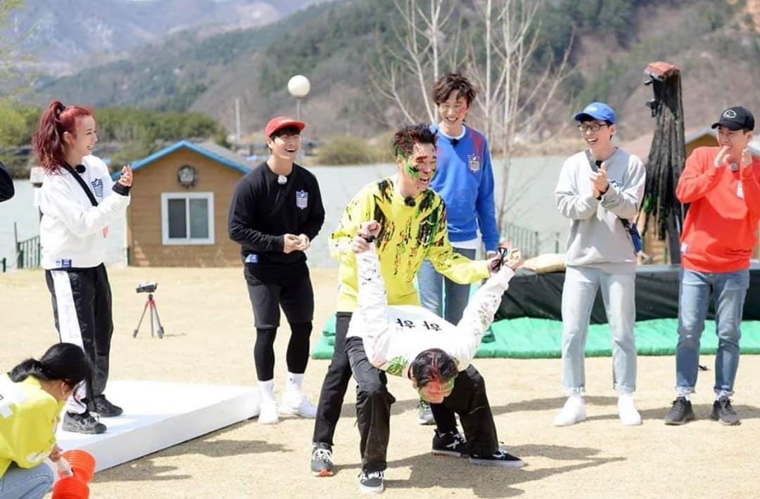 kkkwang1985's tweet photo. #แนะนำ #RunningMan500th สนุกสนานแบบเรียบๆๆฉลองตอนที่500
แต่ตลกและขำกระจายโคตรมีความสุขเลย และฉันเดาทางถูกด้วยย
แฟนพันธุ์แท้คือฉัน555555
#กวางว่าดี๊ดีย์ https://t.co/ryoNAfeuhl
