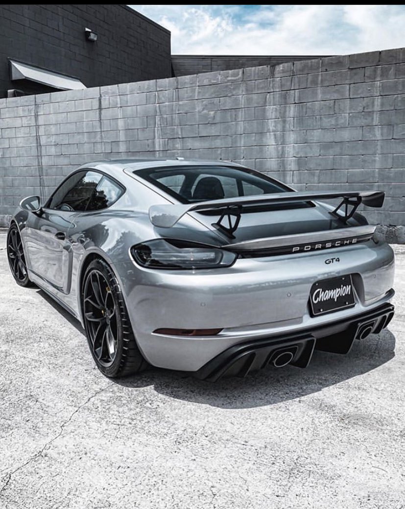 #Porsche 
#CaymanGT4