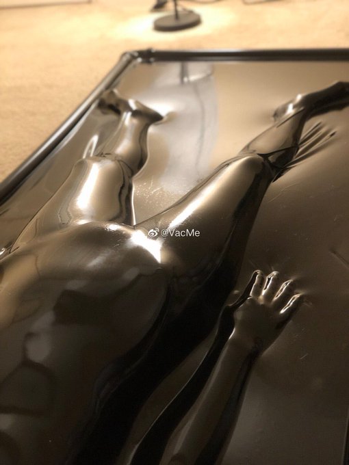 First vacbed experience for her and she loves it! Videos COMMING! 小姐姐第一次尝试，她表示很喜欢 视频之后发 #vacbed #latex<a href="/tag/latex"class="tags"><span>#latex</span></a><a href="/tag/bondage"class="tags"><span>#bondage</span></a><a href="/tag/vacbed"class="tags"><span>#vacbed</span></a><a href="/tag/vacuumbed"class="tags"><span>#vacuumbed</span></a><a href="/tag/%E7%9C%9F%E7%A9%BA%E5%BA%8A"class="tags"><span>#真空床</span></a><a href="/tag/%E4%B9%B3%E8%83%B6%E8%A1%A3"class="tags"><span>#乳胶衣</span></a><a href="/tag/%E3%83%90%E3%82%AD%E3%83%A5%E3%83%BC%E3%83%A0%E3%83%99%E3%83%83%E3%83%89"class="tags"><span>#バキュームベッド</span></a>