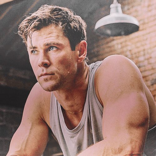 thcgenercl's tweet image. # 𝐌𝐂𝐌

her knight in shining armor .