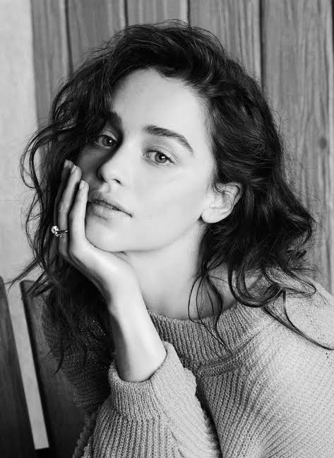 Happy birthday mother of dragons emilia clarke  