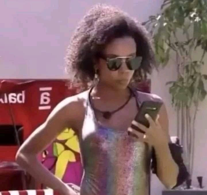 thenewwclassic's tweet photo. thelma criou um grupo

                    thelma adicionou Flay
                    thelma adicionou VH
                    thelma adicionou Guilherme
                    thelma adicionou Daniel 

Thelma: quem é planta ein?
       
                    thelma saiu do grupo https://t.co/5xN1gWaddB