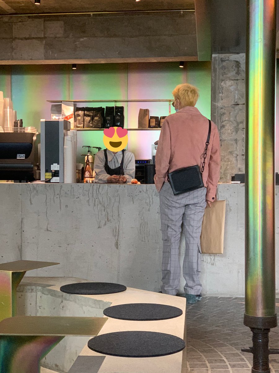 softboimino's tweet photo. ㅠㅠㅠㅠㅠㅠㅠ he went downstairs to check sth and came back up and was talking very seriously to the barista about sth https://t.co/Oao35fGlKN