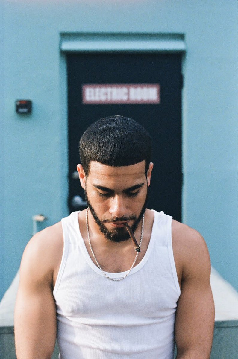 24Nandoo's tweet image. TAPE IS DONE.... #MySide SHOUTOUT  EVERYONE BEHIND THIS SHIT MAKING IT HAPPEN 💫🦍 APE IS OUT❗️❗️❗️📸: @brianforte 
ENGINEERS: @ianjbaby @dj1hunnit 💫
PRODUCERS: @ianjbaby @yungapbeats 🔥 
FEATURES: @ogboobieblack_bwa @ianjbaby ❗️.
#MySide #TheTape #TwoFour #May24th #quarintine