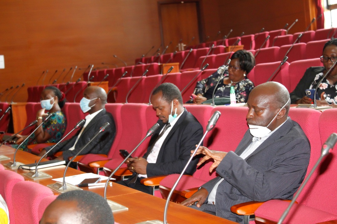 Today, Kyambogo University donated 5 tonnes of posho and 100 boxes of soap to support people during this COVID 19 challenge. Thse will be supplied  to the Banda Community.