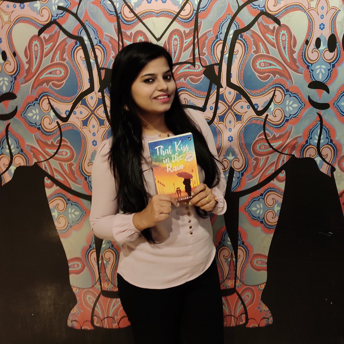 Srishtipub's tweet photo. That Kiss in the Rain happens when Pallavi, Haasil and Swadha are touched by the sublime power of love in different ways
.
#quarantineandchill #stayhomeandread #books #ReadAtHome #StayHomeAndReadOn #QuarantineReading #LockDownandReadOn #thatkissintherain #novoneelchakraborty https://t.co/wPITTWUXz0
