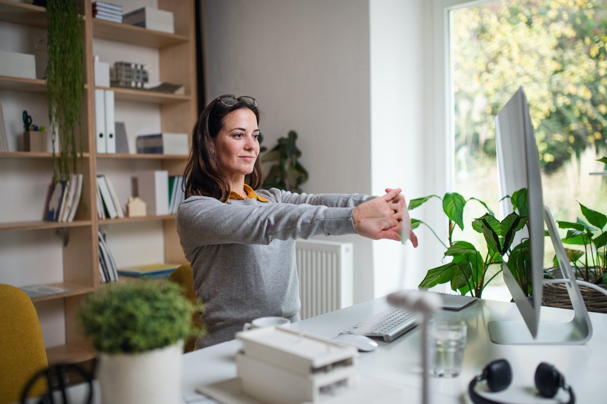 DevoteamGER's tweet photo. Wie gut ist dein Homeoffice ausgestattet? Auch zuhause solltest du für deine Gesundheit am Arbeitsplatz sorgen. Denke vielleicht mal über einen neuen Schreibtischstuhl oder einen #StandingDesk nach oder plane Pausen mit Bewegung in deine Routine ein. #stayhealthy https://t.co/Iyf1qNsFF1