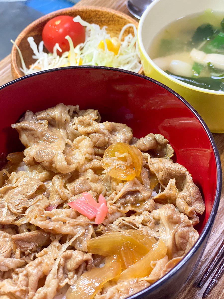 豊島区パパンダ 料理好き2児パパ على تويتر 松屋の牛めし持ち帰りが安くなっていたので夜ごはんは松弁を利用しました 子供は牛めしミニに自家製味噌汁セット 大人はチーズのっけて炙った肉に キムチと卵とレモンサワー おうちで松屋 宅飲み 夜ごはん 豊島区パパンダ 料理好き2児パパ على تويتر 松屋の牛めし持ち帰りが安くなっていたので夜ごはんは松弁を利用しました 子供は牛めしミニに自家製味噌汁セット 大人はチーズのっけて炙った肉に キムチと卵とレモンサワー おうちで松屋 宅飲み 夜ごはん