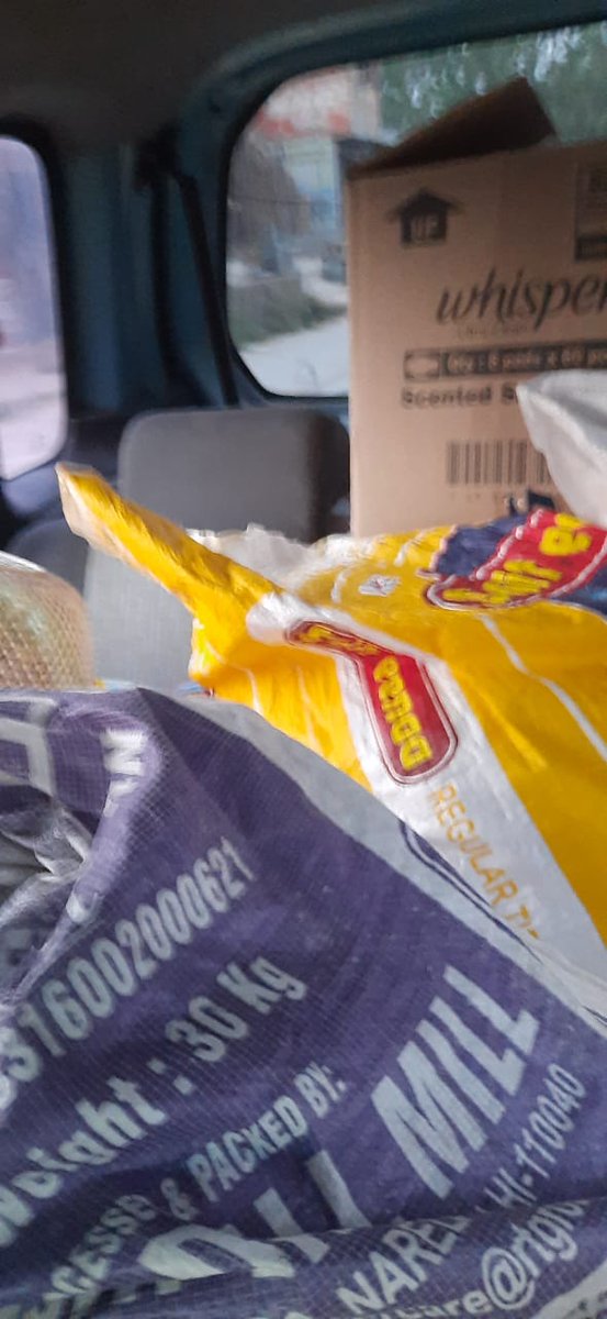 HemaniBhandari's tweet image. #Delhi Salman, whose medical shop was vandalized in #NorthEastRiots &amp;amp; was among first to reopen earned Rs 20K (of which 18K is house rent). He bought ration for seven families in his native village in Baghpat and delivered this morning. 
People helped me when I needed,he said :')