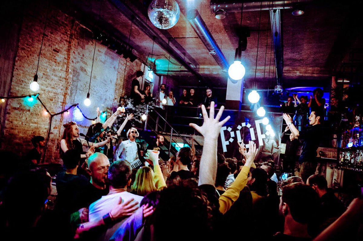 Ook wij van Popronde Groningen 𝐳𝐢𝐣𝐧 𝐡𝐨𝐨𝐩𝐯𝐨𝐥, 𝐞𝐧 𝐡𝐨𝐩𝐞𝐧 𝐨𝐩 𝐞𝐞𝐧 𝐦𝐨𝐨𝐢 𝐧𝐚𝐣𝐚𝐚𝐫

We leven in vreemde tijden. Tijden waarin afstand houden even belangrijker is dan met vrienden samen een concert bezoeken. Maar we zijn hoopvol: facebook.com/15279072812656…