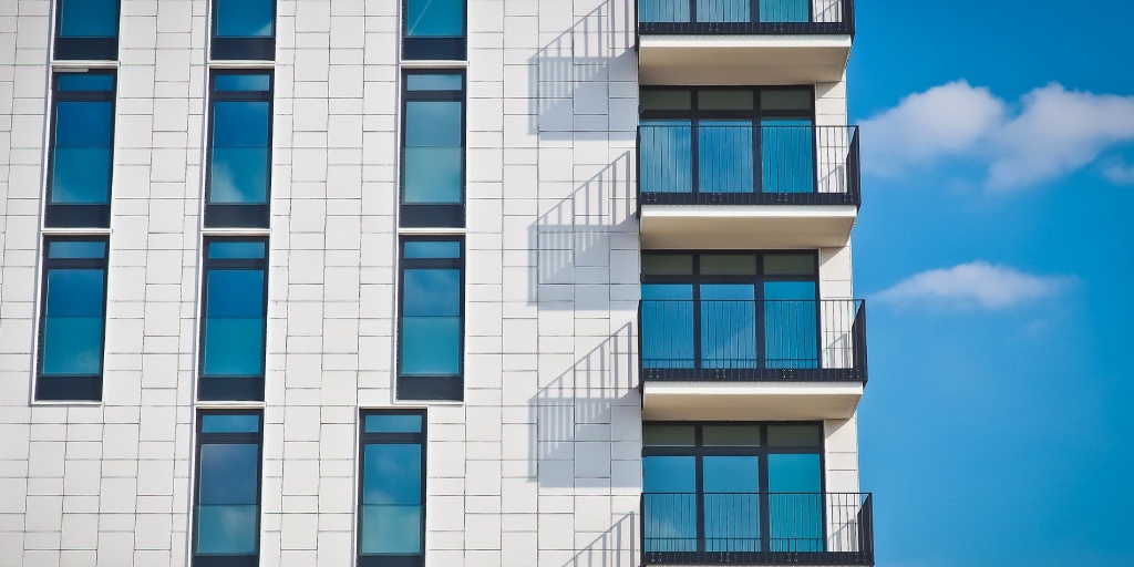 El Plan Nacional de #Energía y #Clima del <a href="/mitecogob/">Transición Ecológica y Reto Demográfico</a> concede una gran importancia a la #RehabilitaciónEnergética de las #viviendas. 

👉 Emplear aislantes eficaces como el #PanelSándwich será clave en los próximos años aislaconpoliuretano.com/medidas-del-go… vía <a href="/IPUR_es/">Aisla con poliuretano</a>