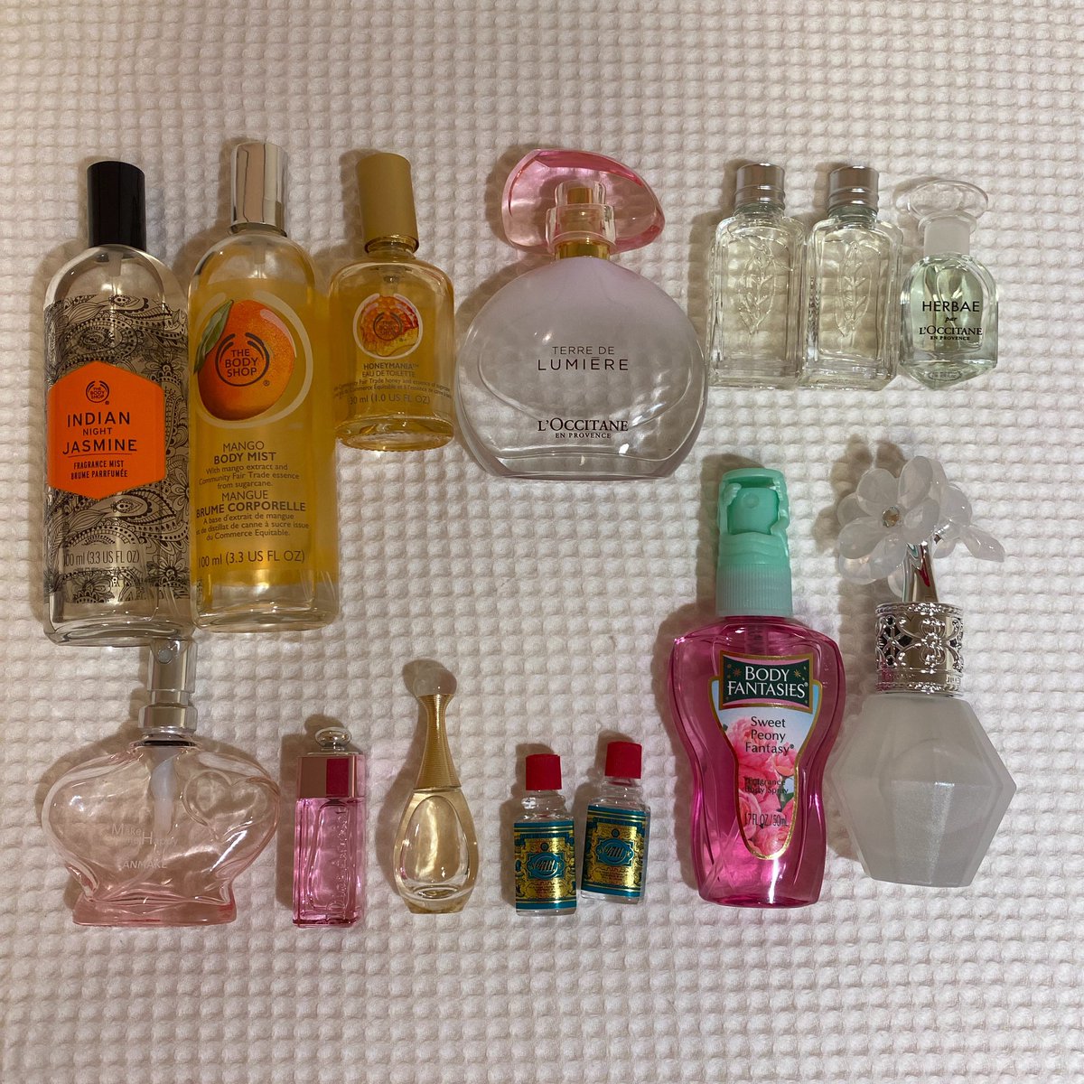 Cos M 香水 手持ちの香水を並べてみました 1番よく使うのはロクシタンのテールドルミエール 気になってる香水 がありすぎるけど 冷静に14個は多いのでもう少し使い切ってから次のを買おうかな 古くなると肌荒れするって言うし でもミスディオール Cos M 香水 手持ちの香水を並べてみました 1番よく使うのはロクシタンのテールドルミエール 気になってる香水 がありすぎるけど 冷静に14個は多いのでもう少し使い切ってから次のを買おうかな 古くなると肌荒れするって言うし でもミスディオール