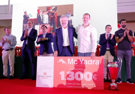 El Fair Play de los XXXI #JuegosECM no se va a quedar vacante este año, quieres saber más, quieres votar al ganador, pues pincha en el enlace para conocer las candidaturas:  ecmadrid.org/es/tablon-de-a…
Si te gusta la opción A RT
Si te gusta la opción B dale un Like
Gracias @McYadra