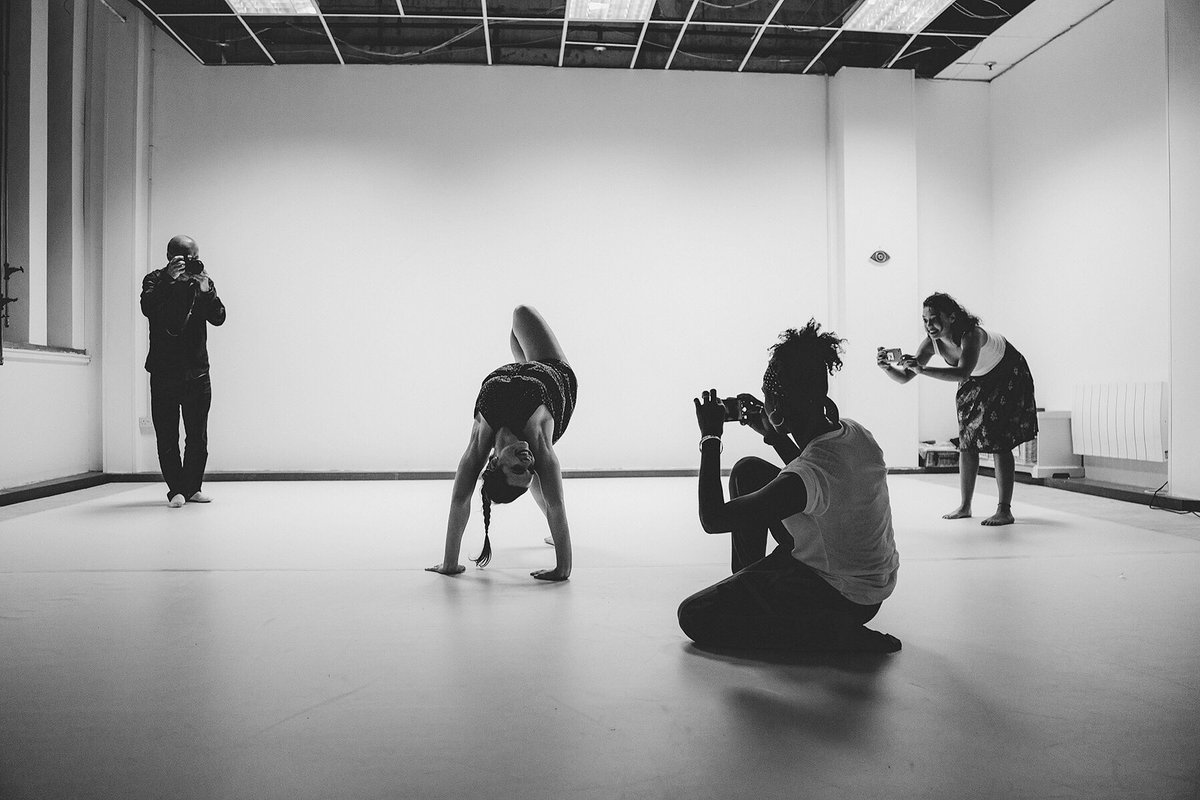 notetoSELFDanCe's tweet photo. The world is watching🤳🏾the rest of the world. Literally!🌎Isn’t it rather quite interesting!
.
.
.
.
.
By: Desiree.A.North Photography 
Choreographer: Natasha Lee @CocoRed81
Artists: #notetoSELFDance 
Space: OhCreativeSpace 
.
.
.
#PrettyMessNts https://t.co/xU7PoMdzbf