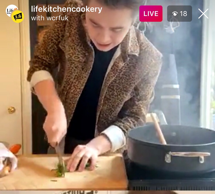WCRF_UK's tweet photo. While chopping chives @RyanRileyy says that if you have mouth ulcers from #cancer treatment substitute the lemon for sumac #EnjoyFoodAgain @LifeKitchen https://t.co/51QWCK1286