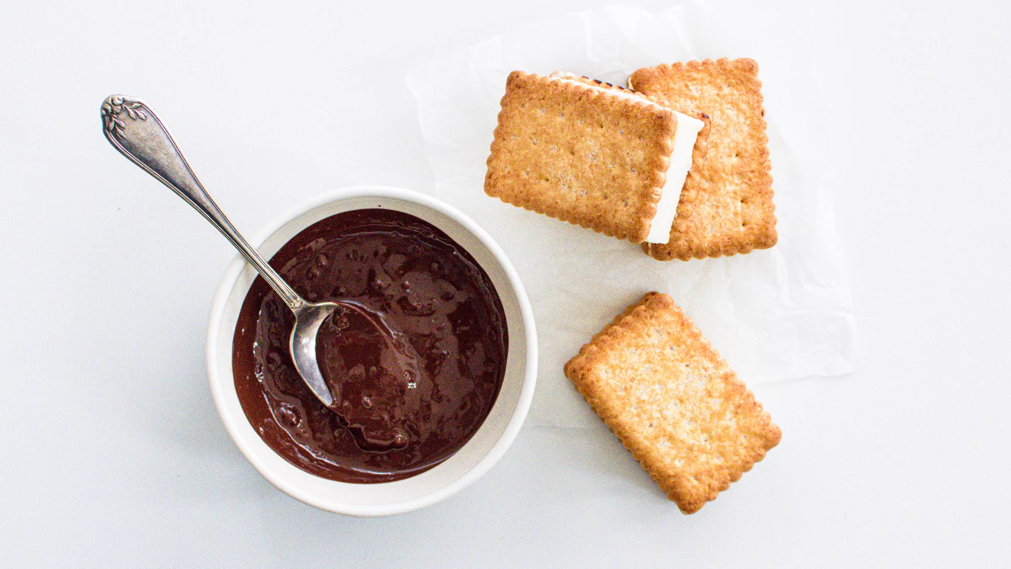 【おうち時間】ココナッツサブレを使ったアイスサンドが簡単で美味しそう