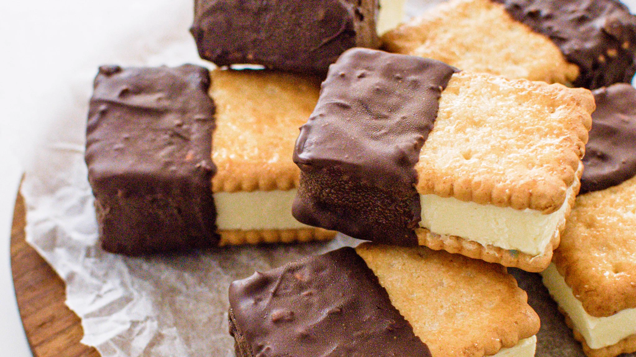 【おうち時間】ココナッツサブレを使ったアイスサンドが簡単で美味しそう