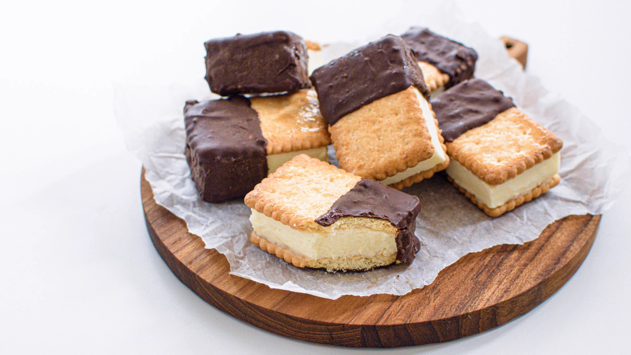 【おうち時間】ココナッツサブレを使ったアイスサンドが簡単で美味しそう