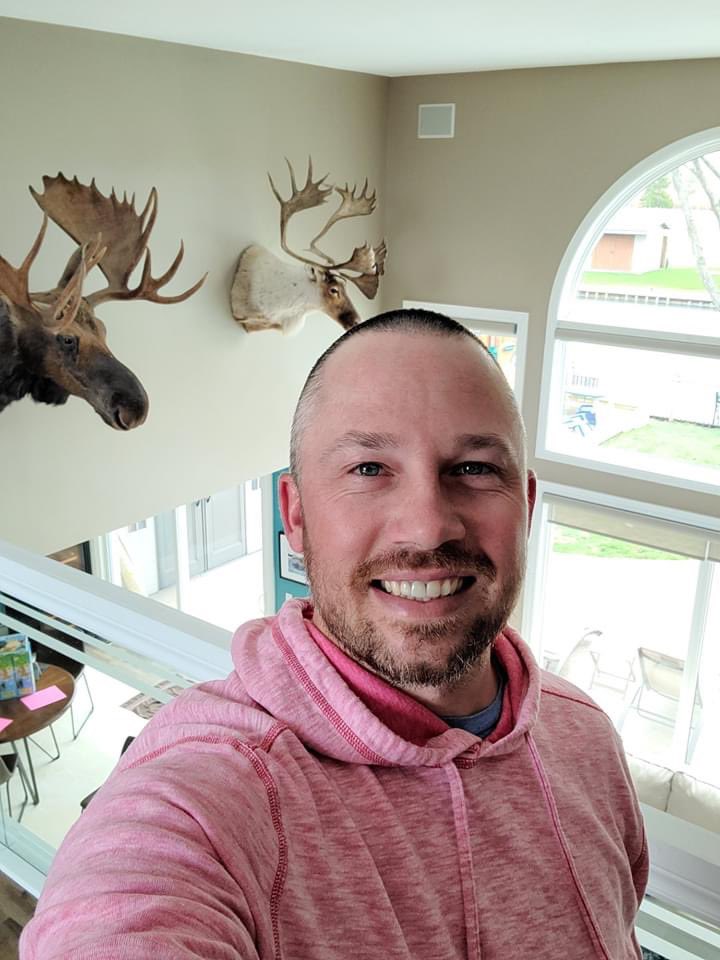 Join in the #COVIDCutChallenge with Paul Dufour :
facebook.com/864135144/post…

Donate: 

windsoressex.cmha.ca/covid-cuts/

Check it out!   #YQG <a href="/kwillism/">Kim Willis</a>