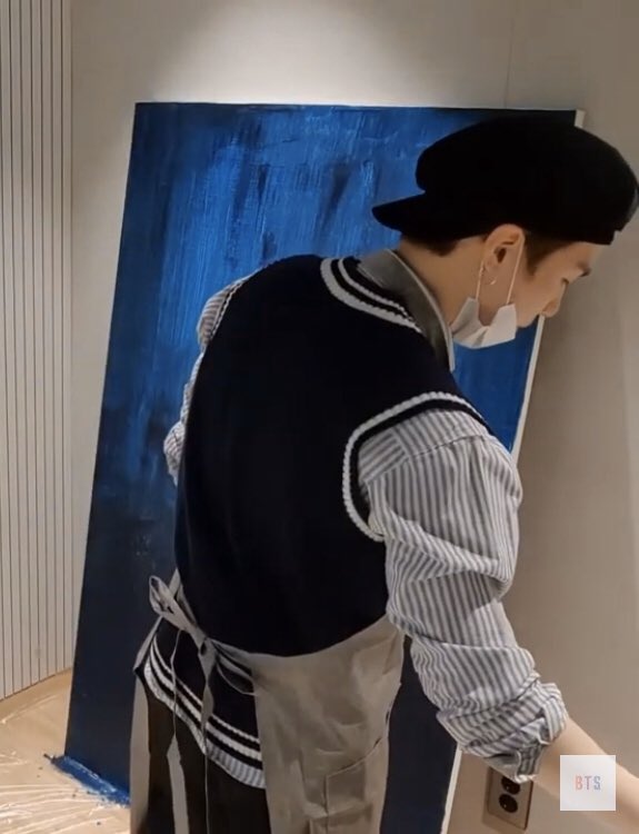 taemworks's tweet photo. yoongi said bts were involved in their next album, more then just music, so what if:

joon: producing music
yoongi: album design
hoseok: choreo https://t.co/aH2xAPkgBW