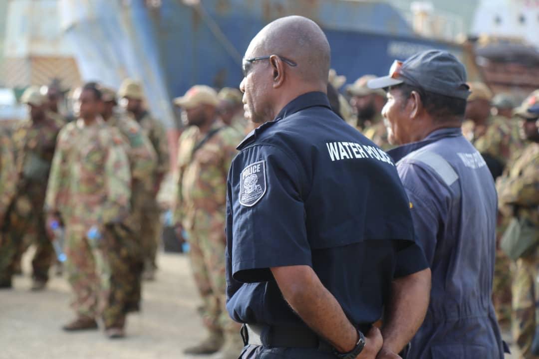 A chartered vessel, the MV BOSAVI, has arrived in Daru in Western Province and unloaded 🇵🇬 Police, Customs and Defence Force personnel, cargo and watercraft. We worked with <a href="/AusHCPNG/">Ewen McDonald</a> staff, <a href="/AusFedPolice/">AFP</a> and PNG authorities on this important #COVID19 mission.