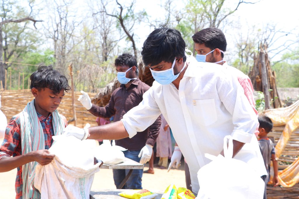 saikumarboddu27's tweet photo. #GoHungerGo #challangeaccepted #teamtdf
Tribal people in medaram Forest 🤗
@seethakkaMLA @KTRTRS @Collector_JSK @spbhoopalpalli https://t.co/7no3hih3xK