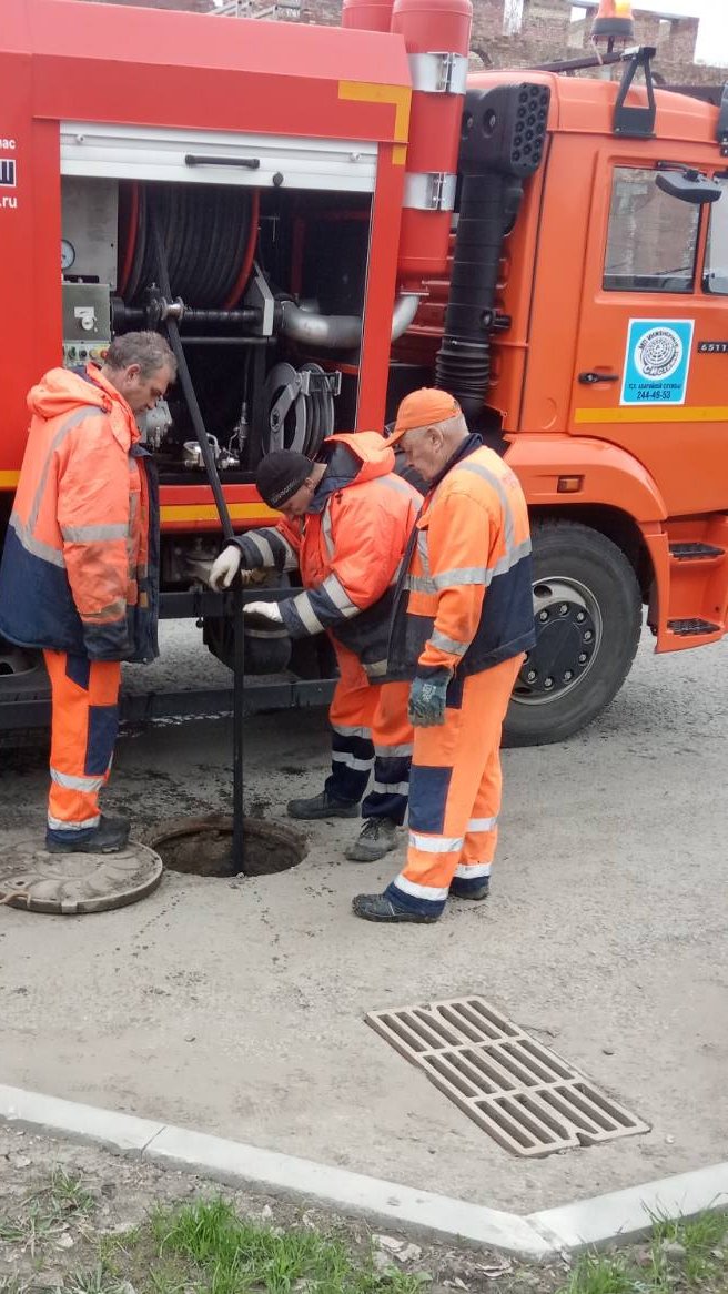 Очистка сетей дождевой канализации на улице Луначарского