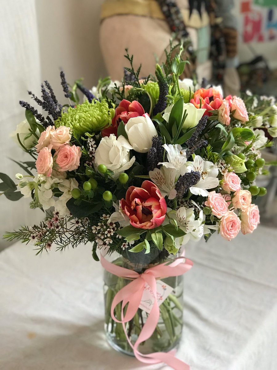 Vamos a por el martes!!!! 
Ayer felicitamos con flores a algunas Montserrat y hoy tenemos varios cumpleaños y un aniversario de boda. Si quieres tú también felicitar con flores contáctanos vía Whatsapp y te servimos tus pedido donde quieras.
📞 616194499