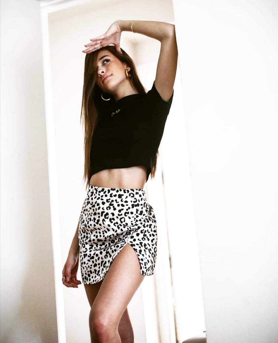 MariaQMCJ3's tweet image. Outfit @OHMYCROPTOP
#ohmycrop #modateen