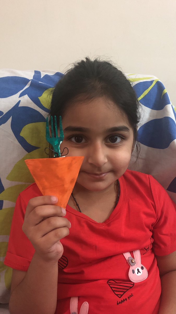 ali_rubs's tweet photo. Fatima zahra KG2-A  craft work with plastic spoon @Raminde73660318 @lucky_baloch83 https://t.co/j0iRA1R3Bq
