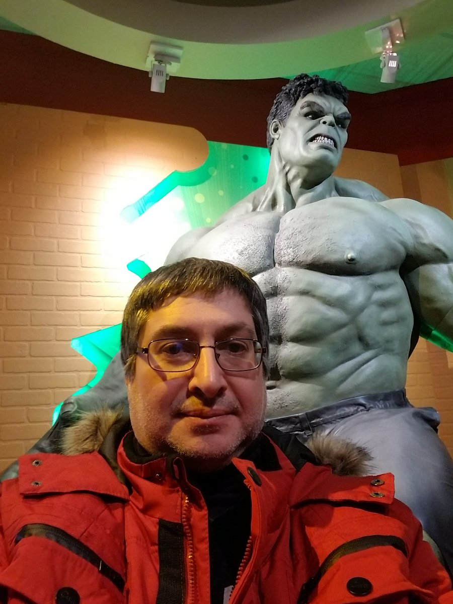 I know I have to lose a few pounds but this guy behind me has to lose more than a few pounds. Can't wait till things get back to normal and the gyms are reopened. #hilton #niagarafalls #hiltongetaway #may24weekend #wpt #poker #longweekend