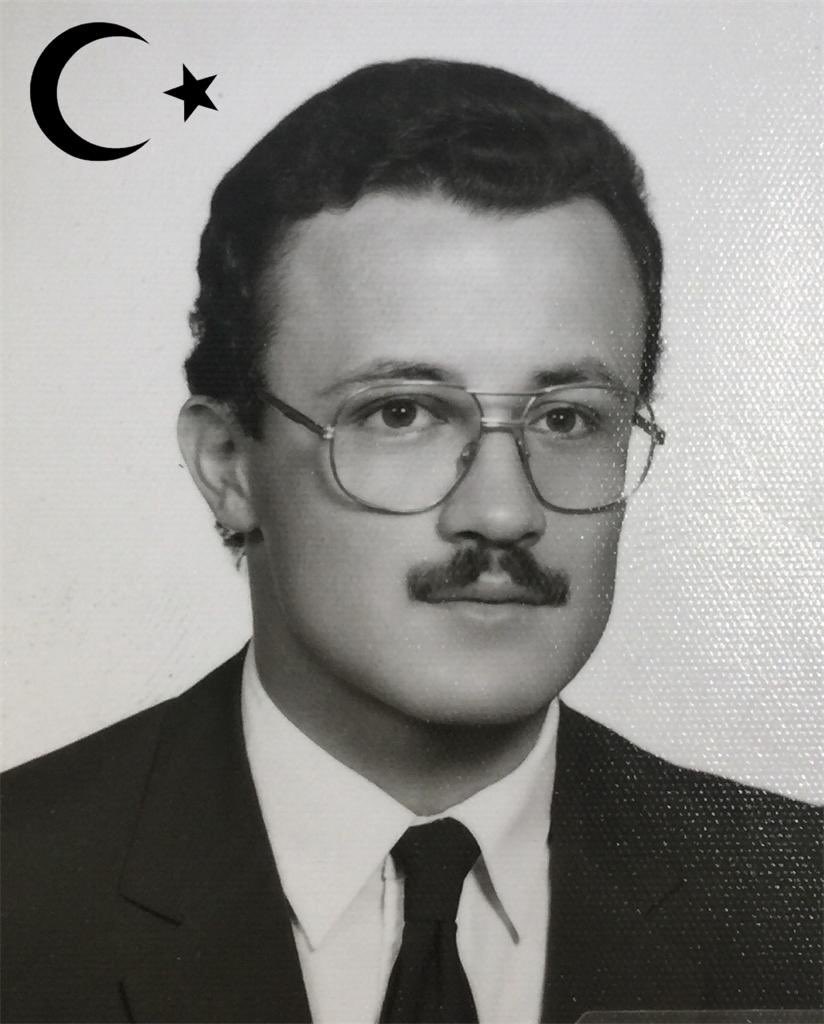 29 yıl önce bugün bölücü terör örgütü mensuplarının alçakça saldırısı sonucu şehit edilen Bingöl Solhan Kaymakamı Ersin Ateş’i rahmet, minnet ve şükranla anıyorum. Ruhu şad olsun.